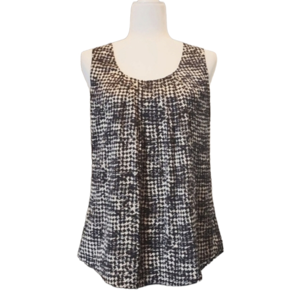 ⭐️Halogen black and cream pattern top size Medium 93% slik top